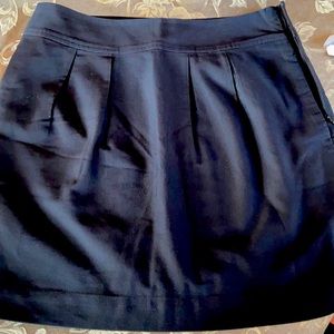 Banana republic pleated , fully lined skirt